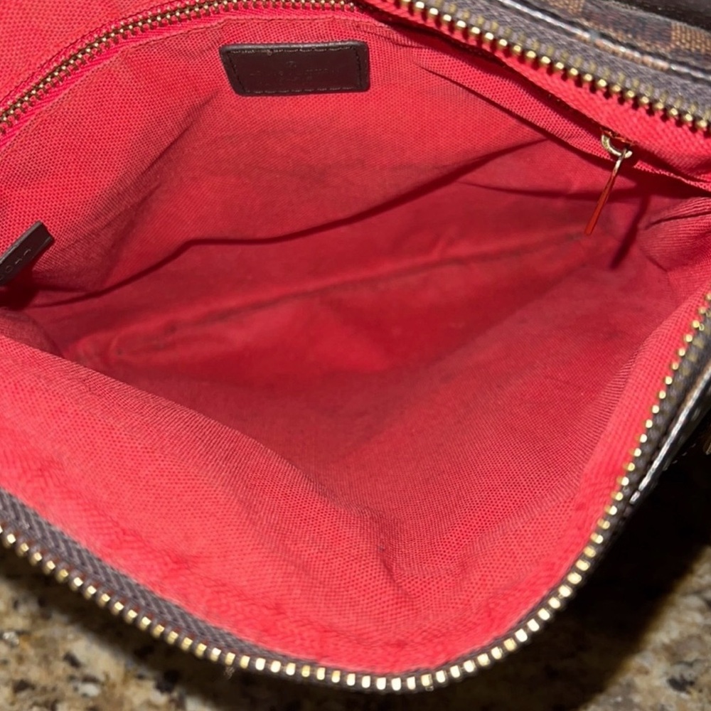 Rep. LV Crossbody - Picture 9 of 15